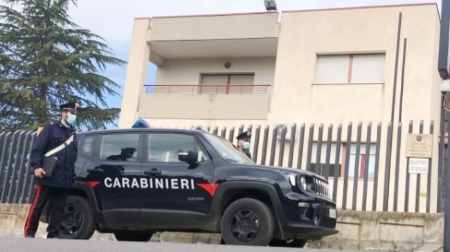 Falso blocco carta Posta Evolution, malviventi svuotano conto di 23enne: due persone denunciate