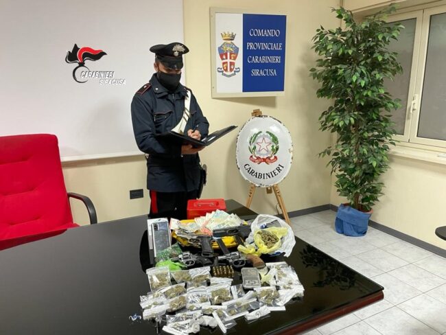 Piazza di spaccio a Santa Lucia, dalle armi alla droga: arrestato Gianclaudio Assenza – FOTO e VIDEO