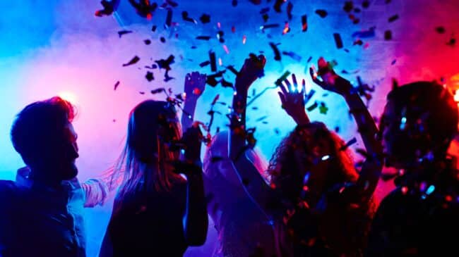 Musica a tutto volume, luci e schiamazzi: carabinieri interrompono una festa di compleanno, 14 sanzionati