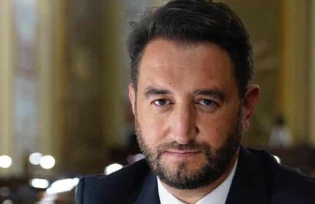 Grillo non vuole il terzo mandato, Cancelleri si ritira dalla corsa alle primarie: entro oggi serve un nome