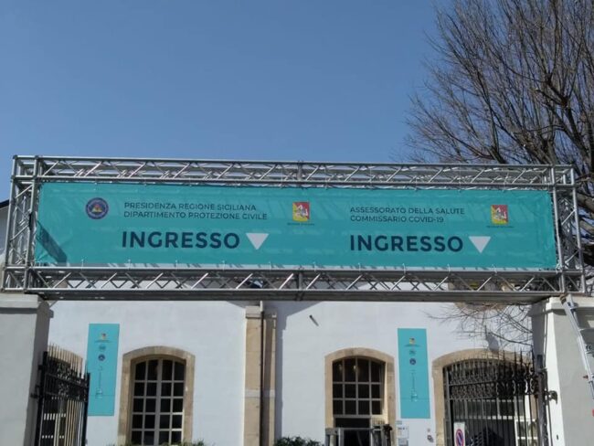 Covid Sicilia, inaugurato l’hub regionale di Siracusa. Musumeci: “Nessuno salti la fila” – VIDEO