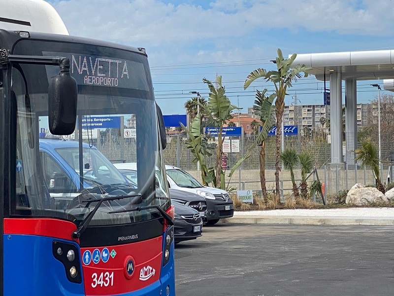 Collegamento Aeroporto Fontanarossa, nuovo servizio bus navetta Amt: in 3 minuti raggiunge aerostazione