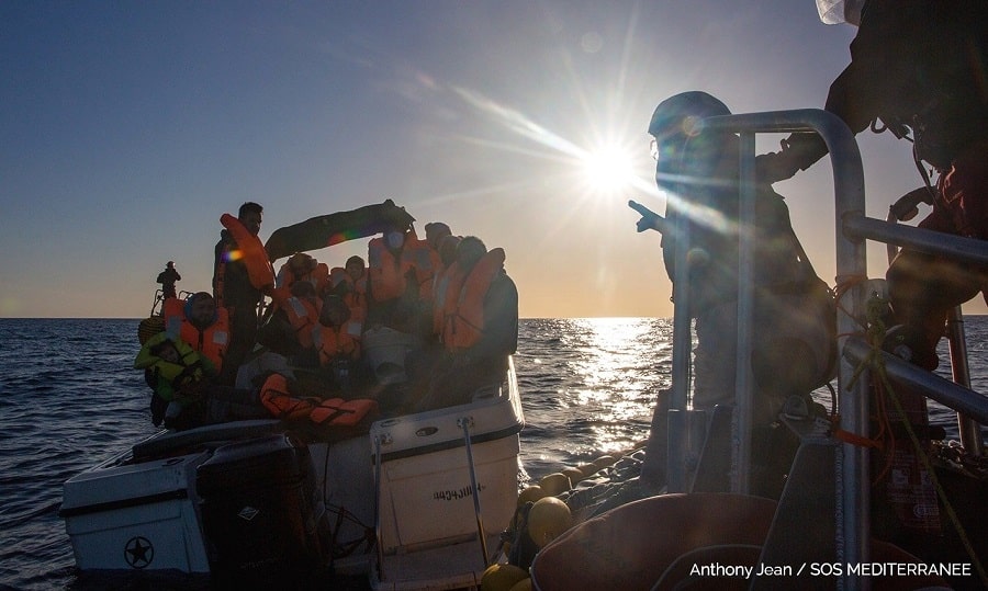 Mini sbarco a Lampedusa, a bordo donne e neonati: “Vomitavano costantemente, uno vuole tornare in Libia”