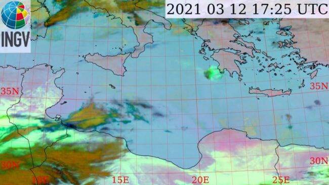 Etna, la nube eruttiva fa ancora il “giro del mondo”: la cenere tocca Grecia e Turchia – VIDEO