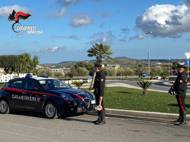 Evade dai domiciliari, resta coinvolto in un incidente e fugge senza prestare soccorso: denunciato 34enne