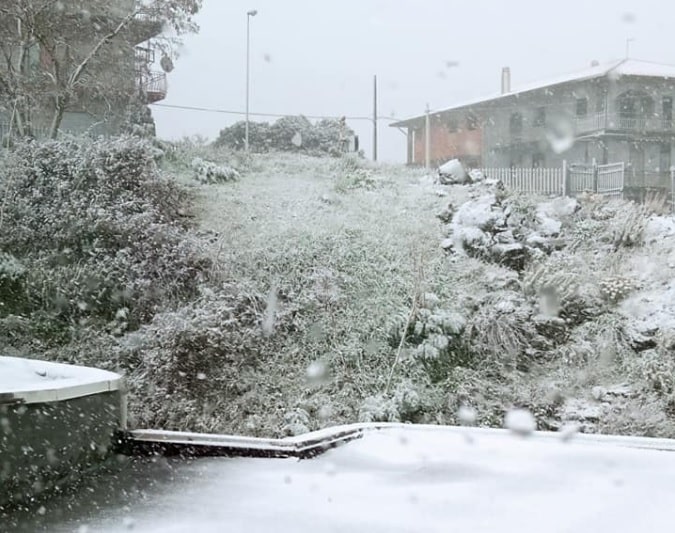 Catania e provincia imbiancate dalla neve, spettacolo da “Frozen” ai piedi dell’Etna – FOTO