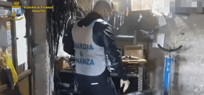 Palermo, sequestrati officina e autolavaggio illegali: titolari col Reddito di Cittadinanza