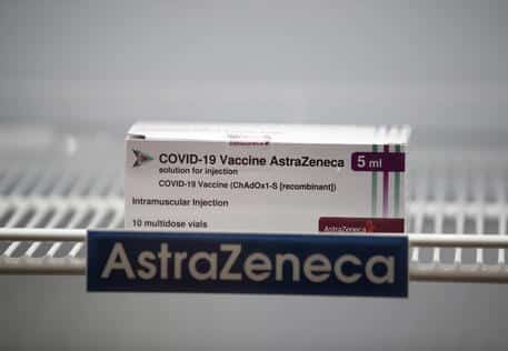 Vaccino AstraZeneca, in Sicilia dotazione di 90mila dosi: più di 10mila le rinunce