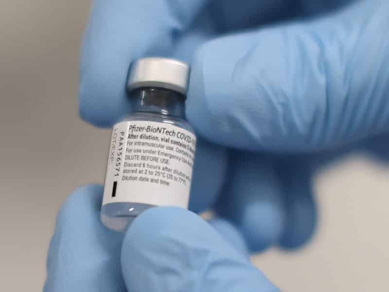 Vaccino Covid, dopo 6 mesi l’efficacia scende al 50%