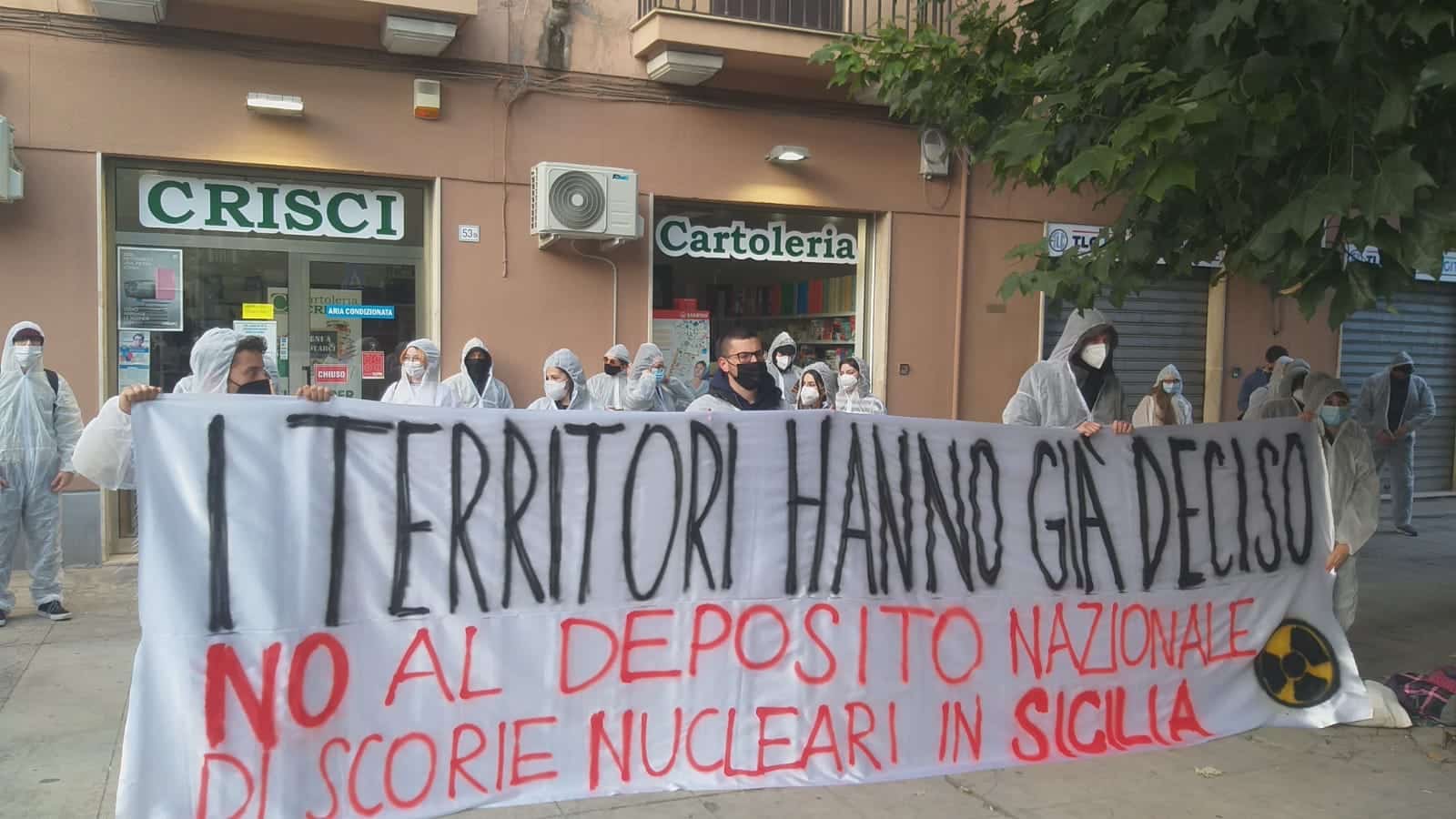 “No alle scorie nucleari in Sicilia”, sit-in di protesta alla Prefettura di Palermo – FOTO