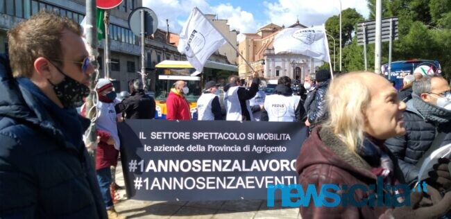 Palermo, il grido di rabbia delle maestranze dello spettacolo: “Da un anno senza lavoro” – VIDEO  e FOTO