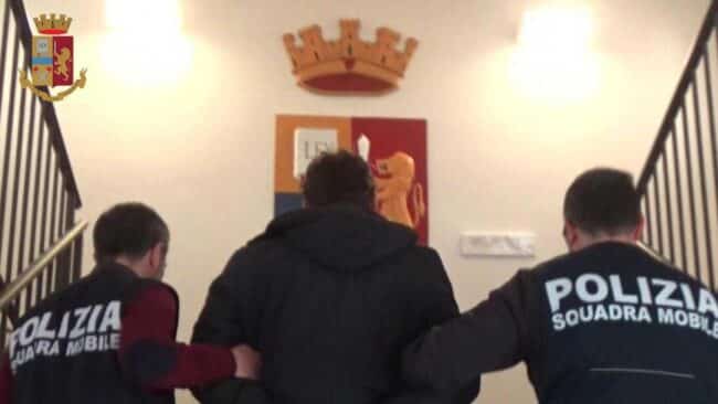 Gela, due furti in abitazione: 23enne colpito da provvedimento restrittivo della libertà