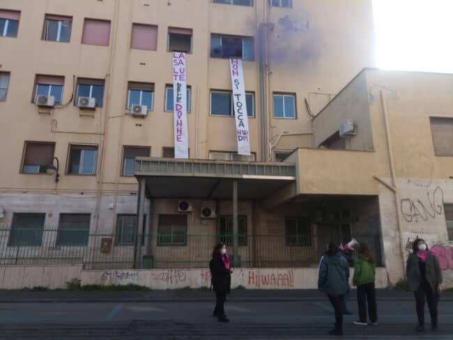 Non Una di Meno Catania occupa l’ospedale dismesso Santo Bambino: “Il Covid non ci ferma”