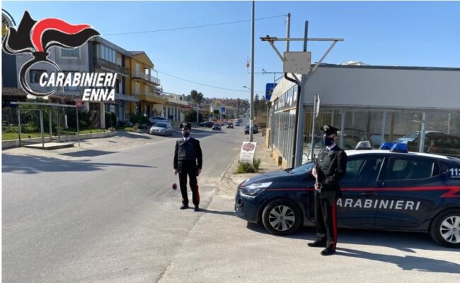 Oltre 600 persone, 300 veicoli e 100 locali ispezionati: chiuso un bar perché aperto dopo le ore 18