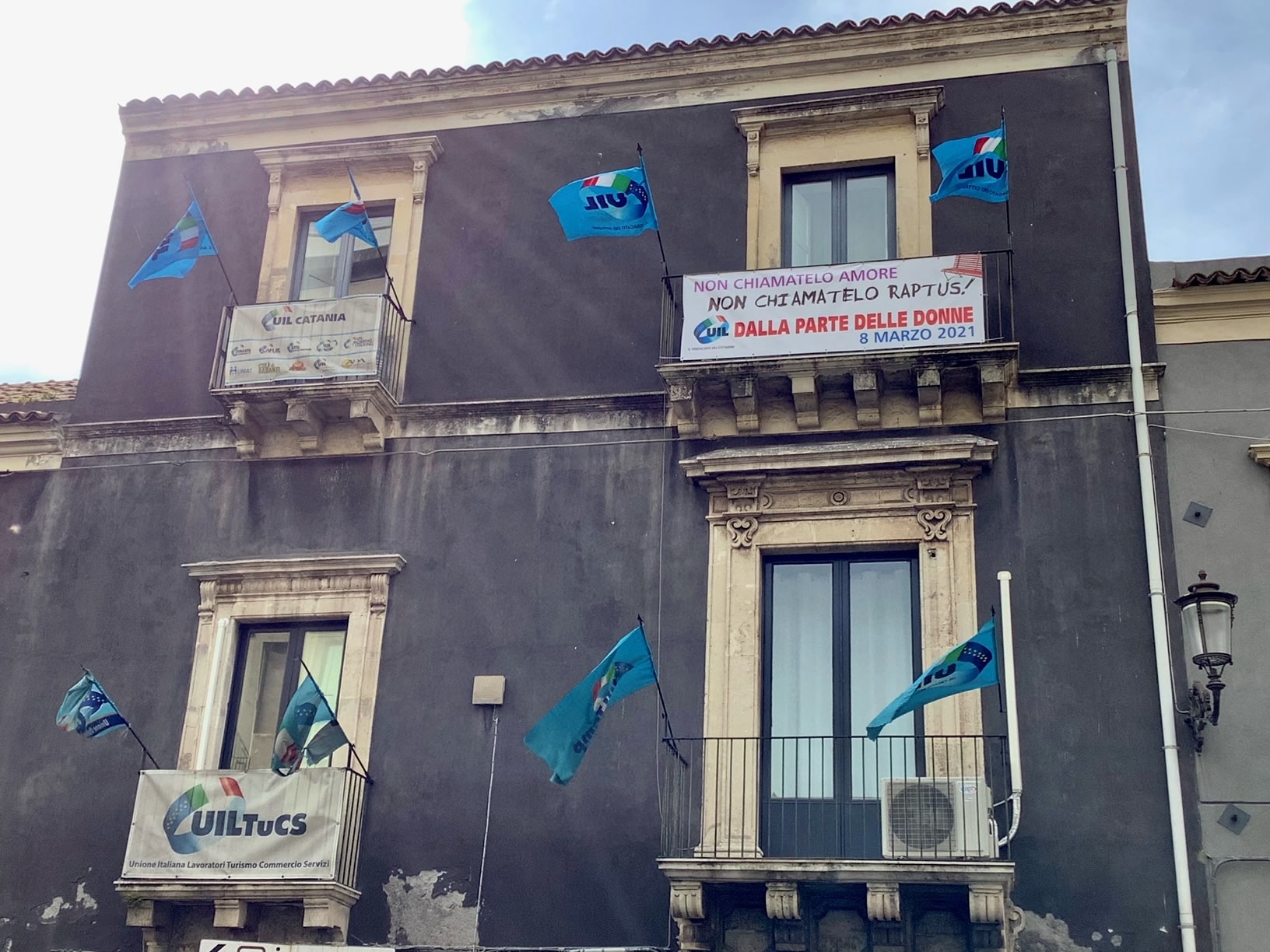 Vaccini Sicilia: la UIL chiede la riconversione dello stabilimento Pfizer di Catania