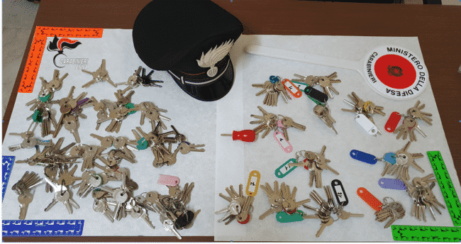 In uno zaino 300 chiavi diverse per rubare nelle case: fermati per due giorni di fila dai carabinieri