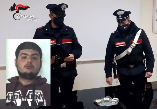 Siracusa, si fa spedire l’hashish per posta: arrestato 22enne