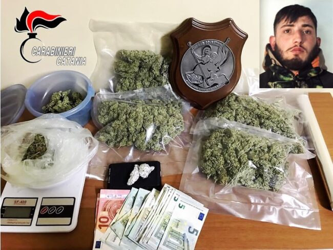 “Cos’hai nelle mutande?”, pusher catanese nasconde la droga negli slip ma viene sorpreso dai militari: arrestato