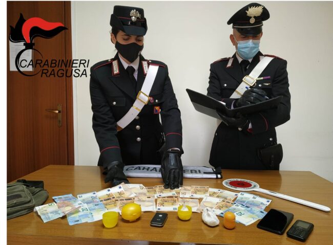 Vittoria, arrestato Adriano Dinicola: cocaina e denaro in casa e nel marsupio – IL VIDEO