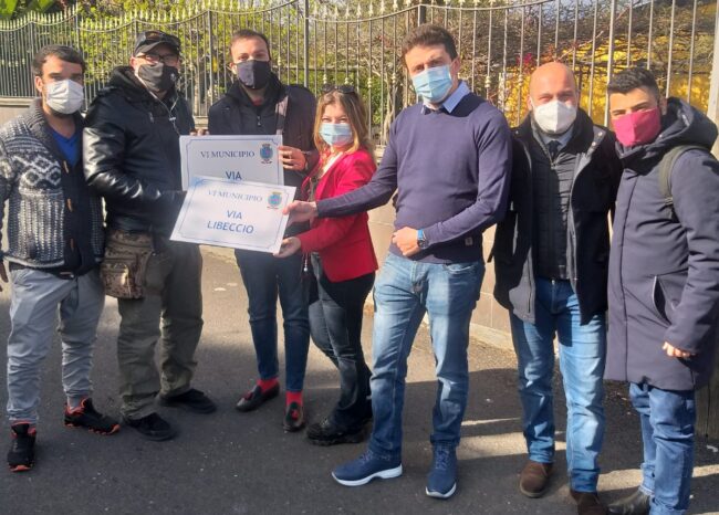 Catania, Giovani Democratici donano cartelli toponomastica al Comitato Civico di Vaccarizzo