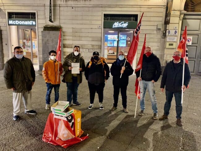 Catania, sciopero dei rider: “Siamo stati definiti servizio pubblico essenziale ma ci abbassano le tariffe e lavoriamo a cottimo”