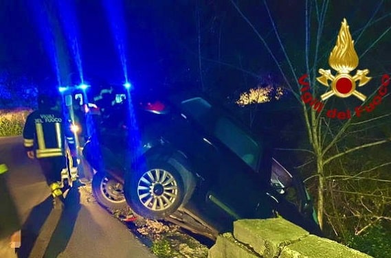 Incidente autonomo, auto fuori strada ma il conducente sparisce prima dell’arrivo dei soccorsi