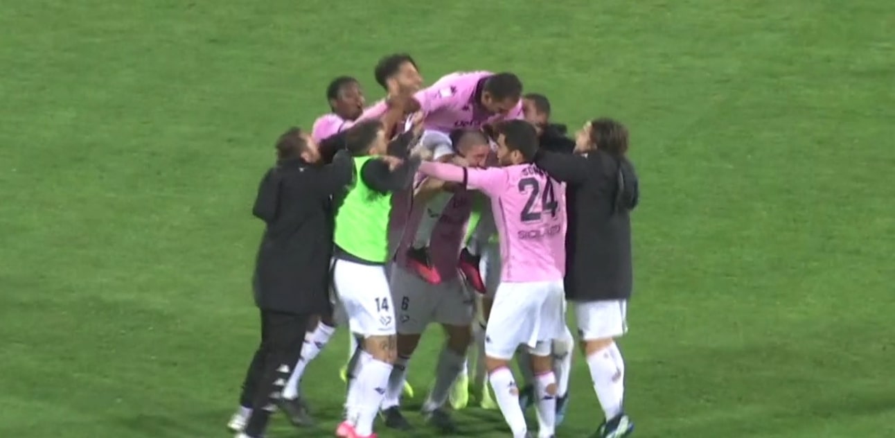 Palermo, l’orgoglio rosanero sbanca il Massimino. Di Santana il gol della vittoria