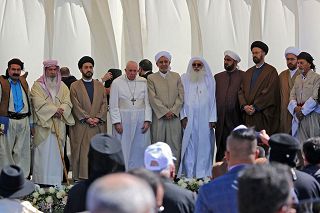 Dall’incontro con l’Ayatollah al-Sistani sino alla preghiera interreligiosa a Ur: ecco i momenti salienti del viaggio storico in Iraq di Papa Francesco