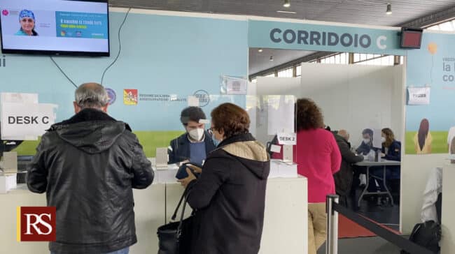 AstraZeneca in Sicilia, con “Open Weekend” il quadruplo delle dosi. Musumeci: “Inizia a esserci più consapevolezza”
