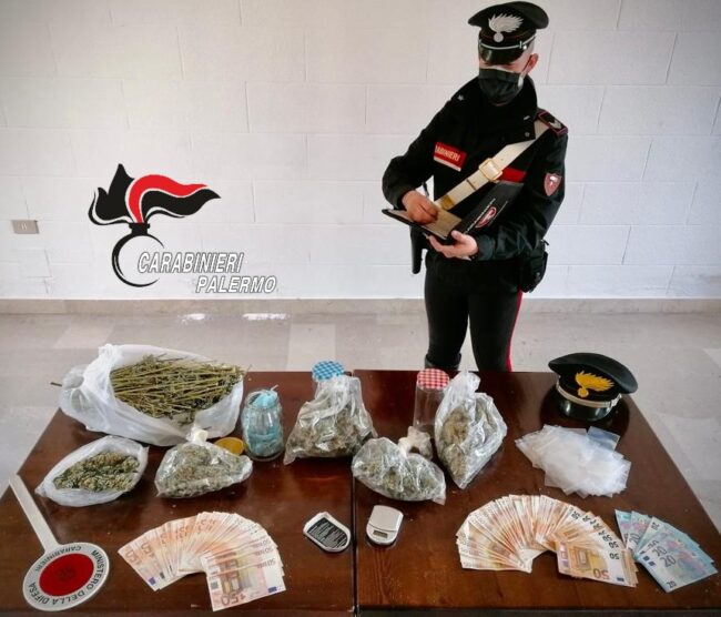 Blitz in casa di un 50enne, oltre 650 grammi di marijuana e più di 6.500 euro: arrestato