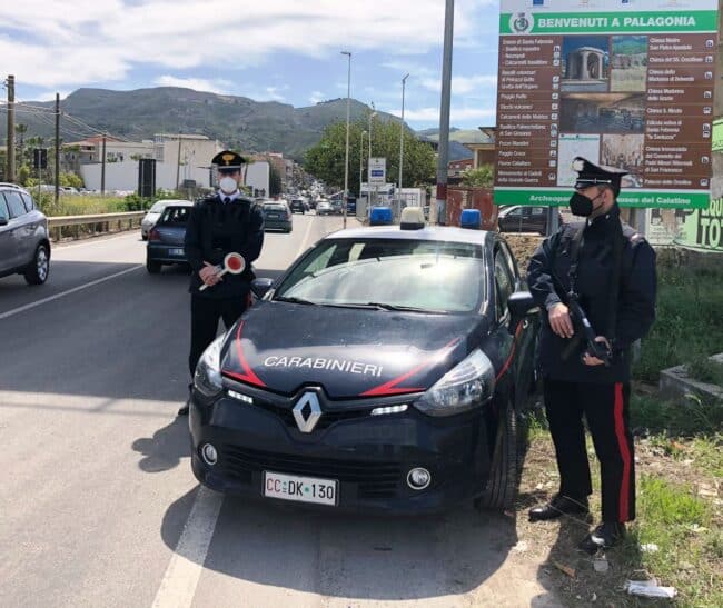 Casa di un disabile affittata in nero dal tutore e furto di energia elettrica: 4 denunciati nel Catanese