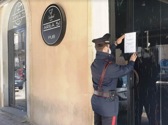 Coronavirus Catania, chiuso pub Area 51 di via Coppola: fuggi fuggi tra i clienti, multati in tre