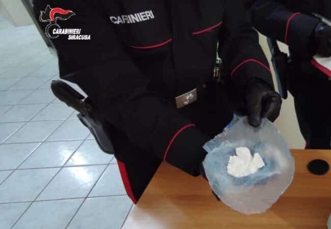 Cocaina purissima nel sacco del cemento: arrestati tre muratori – Le FOTO