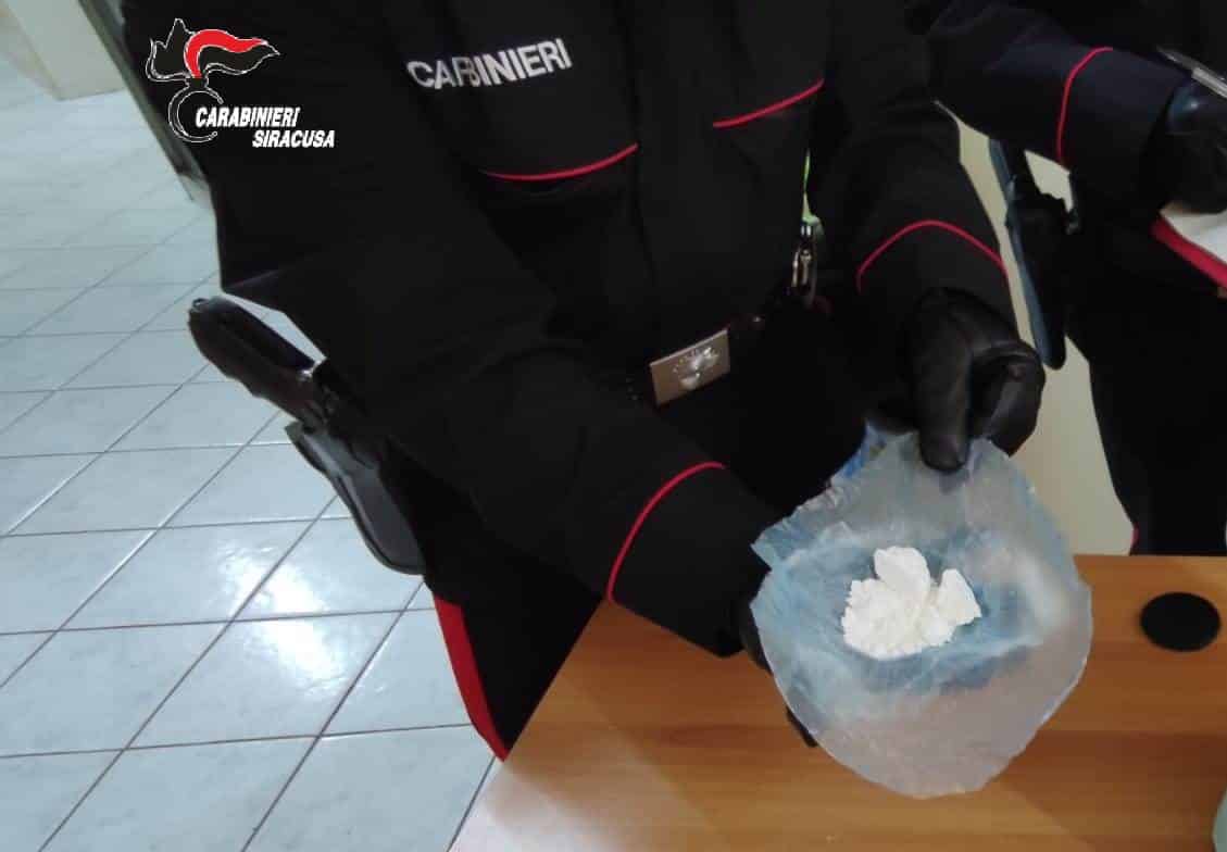 Cocaina purissima nel sacco del cemento: arrestati tre muratori – Le FOTO