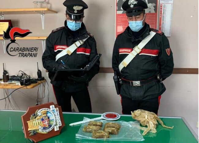 Ancora panetti “stupefacenti” in spiaggia, sequestrati oltre 700 grammi di hashish