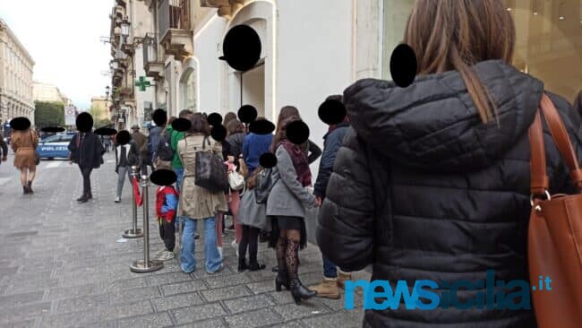 Scampato il “pericolo zona rossa” per la Sicilia, a Catania via Etnea presa d’assalto per lo shopping – FOTO