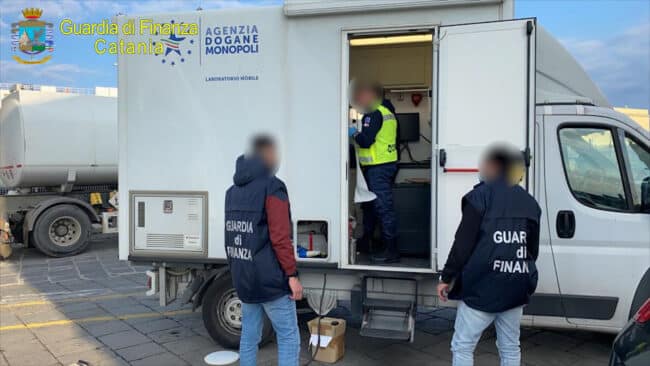 Finanza VS frodi petrolio: 18 denunciati; ingenti sequestri: a Catania e Giarre depositi clandestini – FOTO e VIDEO