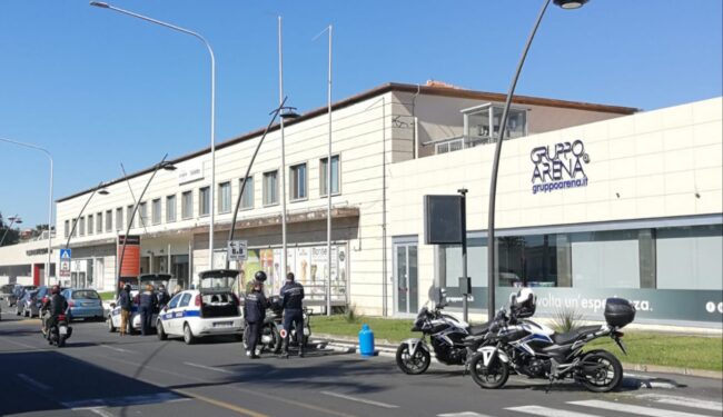 Catania, quanti indisciplinati! Da chi fugge all’alt a chi lascia l’auto in divieto di sosta: pioggia di verbali