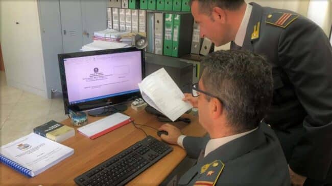 Catania, due arresti e 47 denunciati dalla Guardia di Finanza per produzione di crediti fittizi – VIDEO