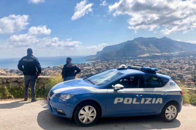 Furiosa lite al lungomare, dalle parole alle coltellate: giovane collocato in comunità