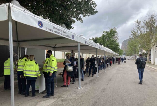 Covid Palermo, successo alla Fiera del Mediterraneo per l’Open weekend AstraZeneca: i dati complessivi