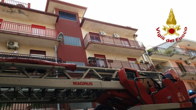 Incendio mortale ad Aci San Filippo, la vittima è Nerina Grasso: interrogato il figlio