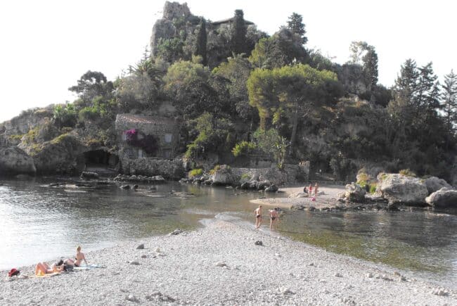 Bonificata la baia di Isola Bella: a lavoro le risorse dell’Università di Catania – FOTO