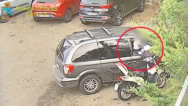 Da Catania cellulari e droga ai detenuti del carcere di Augusta: il ruolo della Penitenziaria dietro compenso – IL VIDEO e I DETTAGLI