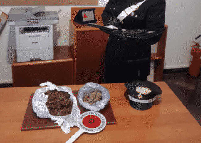 Nascondeva in soffitta droga dal valore di 7mila euro: arrestato 20enne a Ragusa