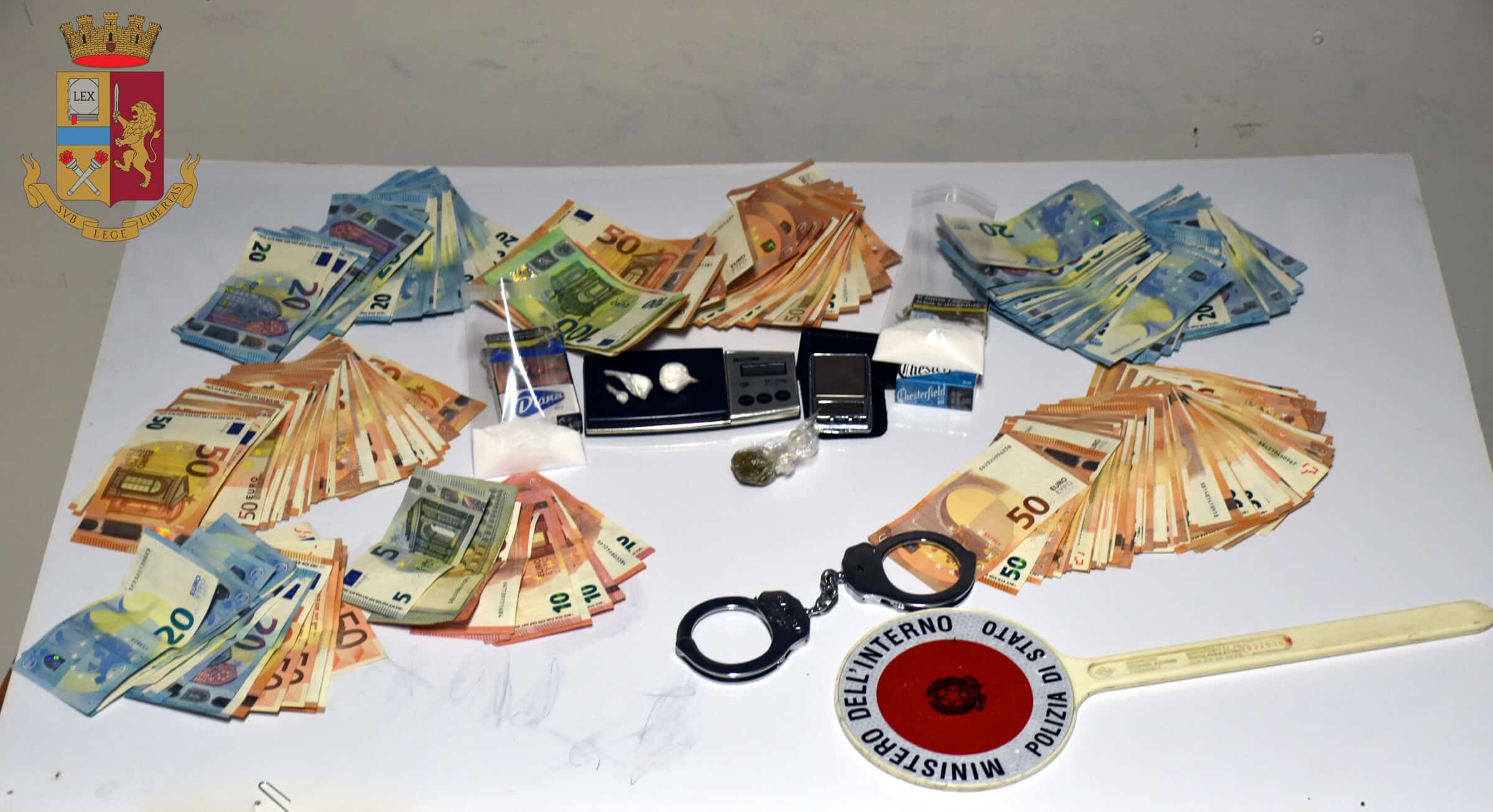 Spacciava cocaina e marijuana in periferia, 35enne finisce agli arresti domiciliari