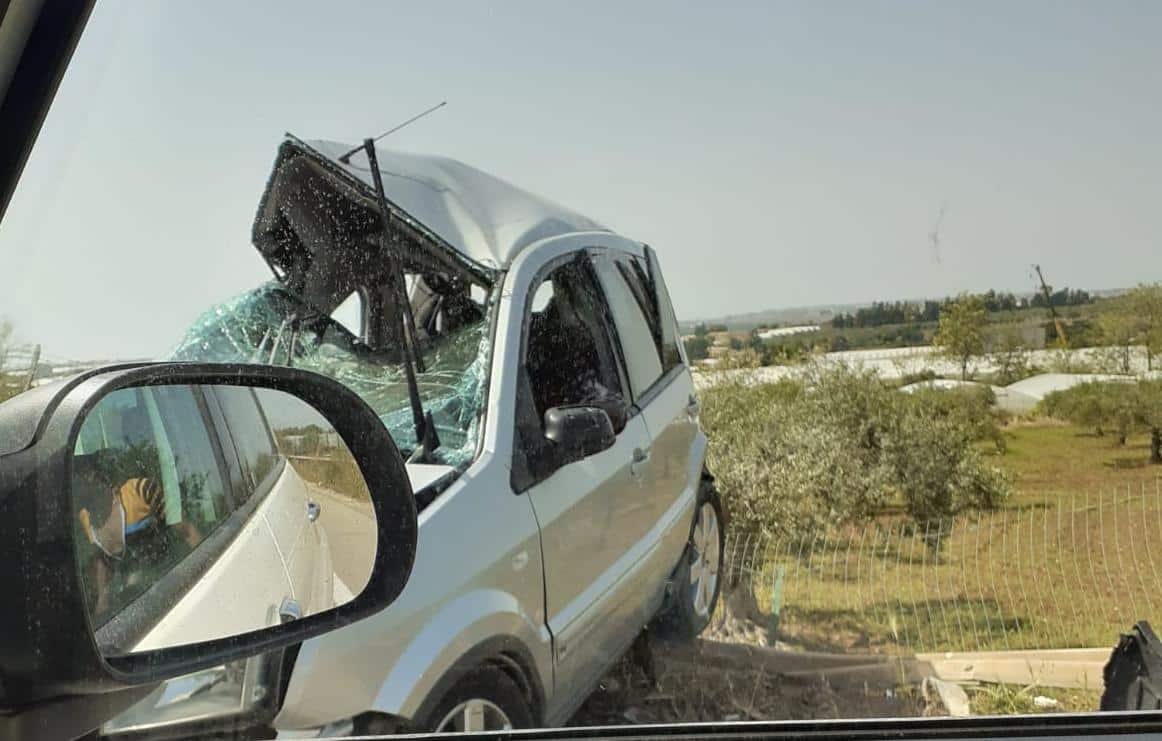 Incidente stradale lungo la SP 20, furgone contro Ford Fiesta: forze dell’ordine sul posto – FOTO