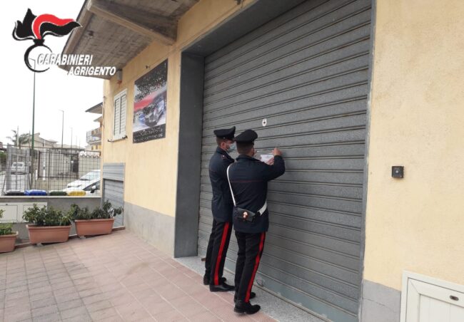 Azzeravano i contachilometri delle auto: sequestrato autosalone con macchine usate