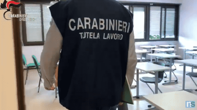 Maestre costrette ad accettare paga inferiore e a restituire lo stipendio: due donne del Catanese nel mirino