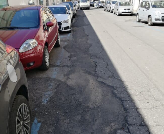 Catania, manto stradale in condizioni precarie in via Gorizia. Cardello: “Manto stradale sta sprofondando”